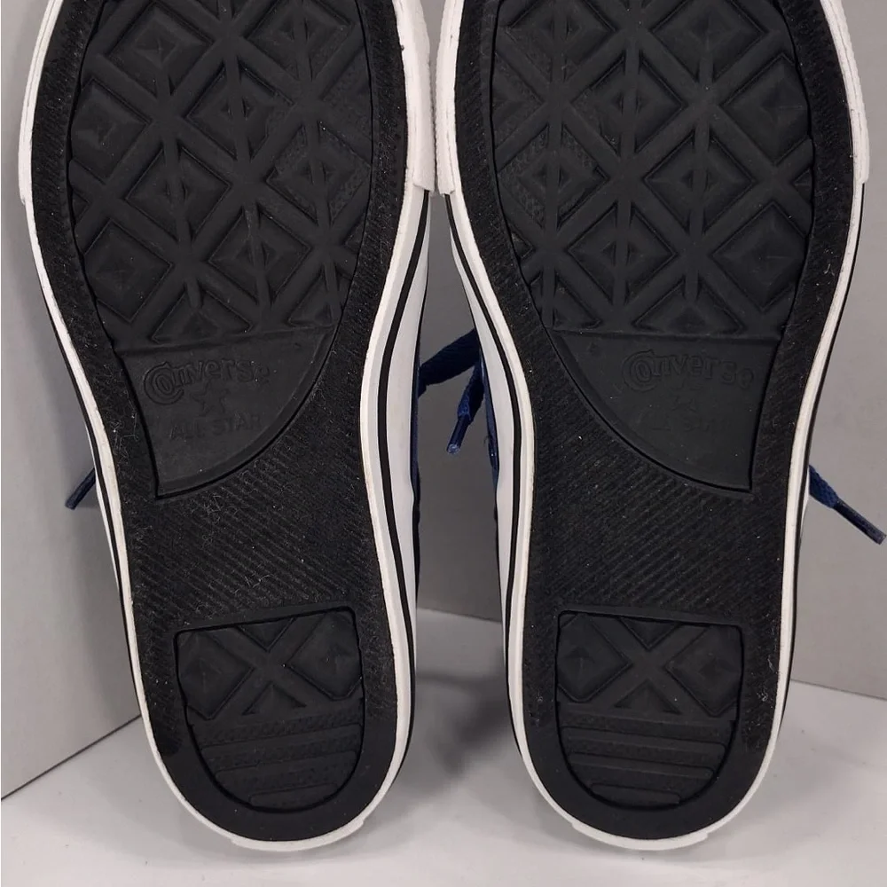 Converse Blue and White Chuck Sneakers size 3 pre owned Exellent condition